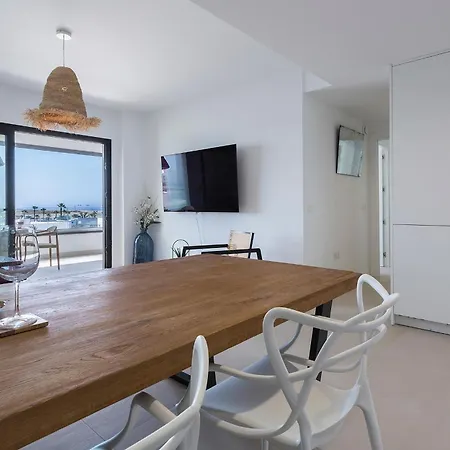 Apartment Salitre Luxury With 2 & 2 Bathrooms, Oceanfront With Pool, Private Terrace, Private Parking & Free Wifi *