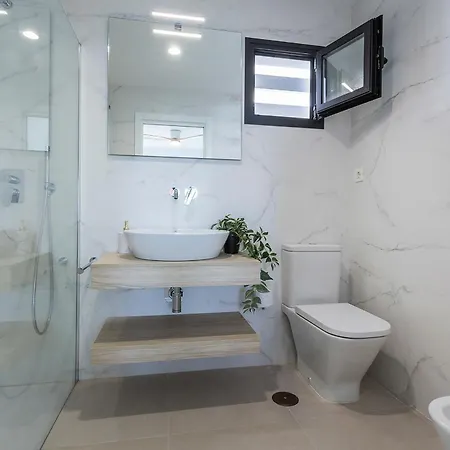 Salitre Luxury With 2 & 2 Bathrooms, Oceanfront With Pool, Private Terrace, Private Parking & Free Wifi Apartment